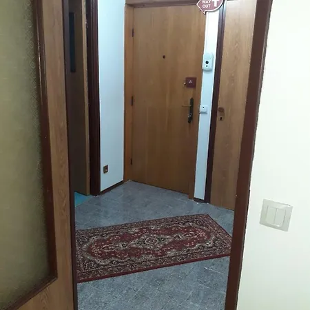 Lägenhet 2-Bedroom Apartment In Bucharest Near Town Center *